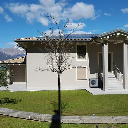 Villa Tadi Laro, Colico, Di