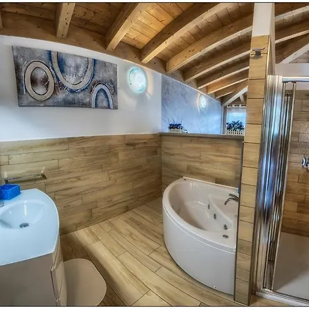 Tadi Laro, Colico, Di