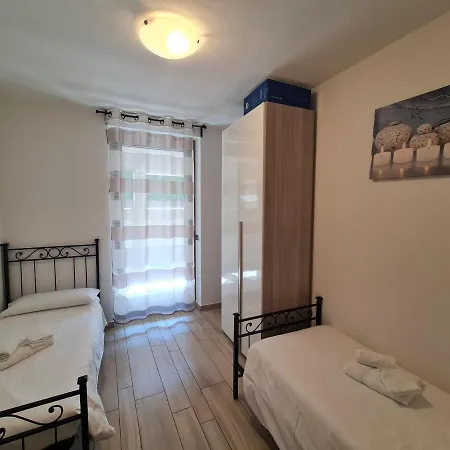 Tadi Laro, Colico, Di Villa *