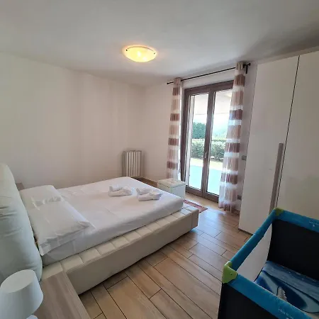 Villa Tadi Laro, Colico, Di *